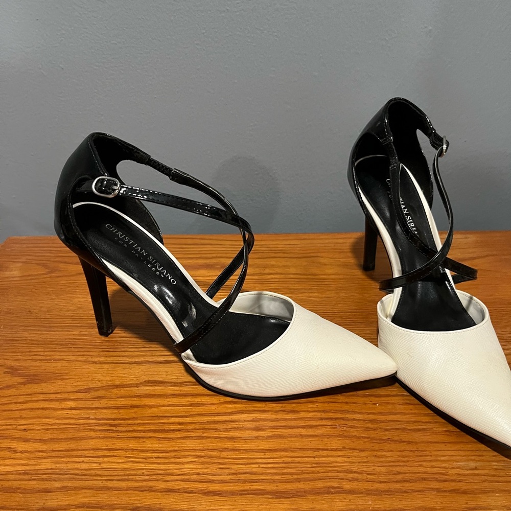 Heels - Picture 2 of 3